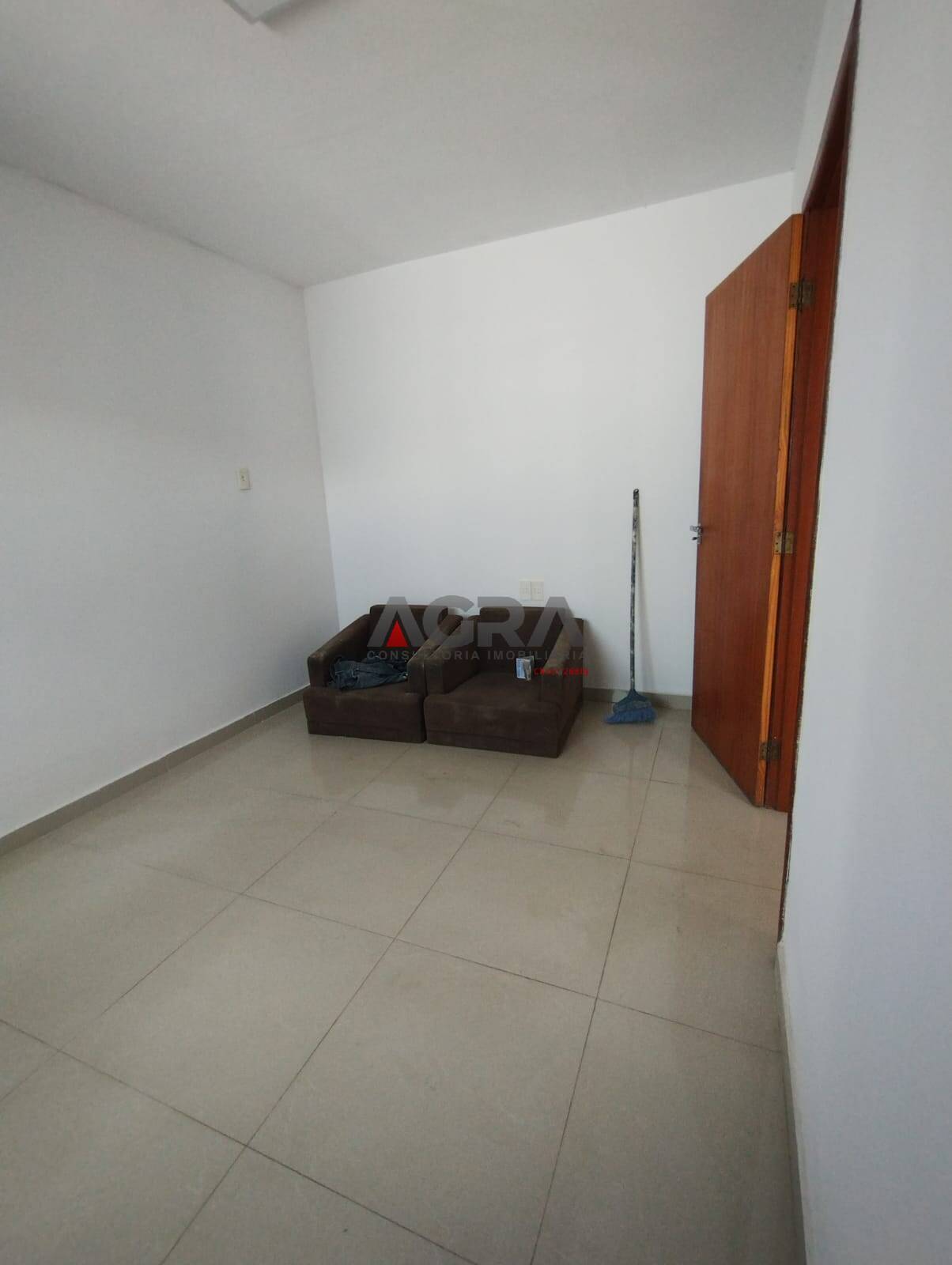 Casa à venda com 4 quartos, 200m² - Foto 11