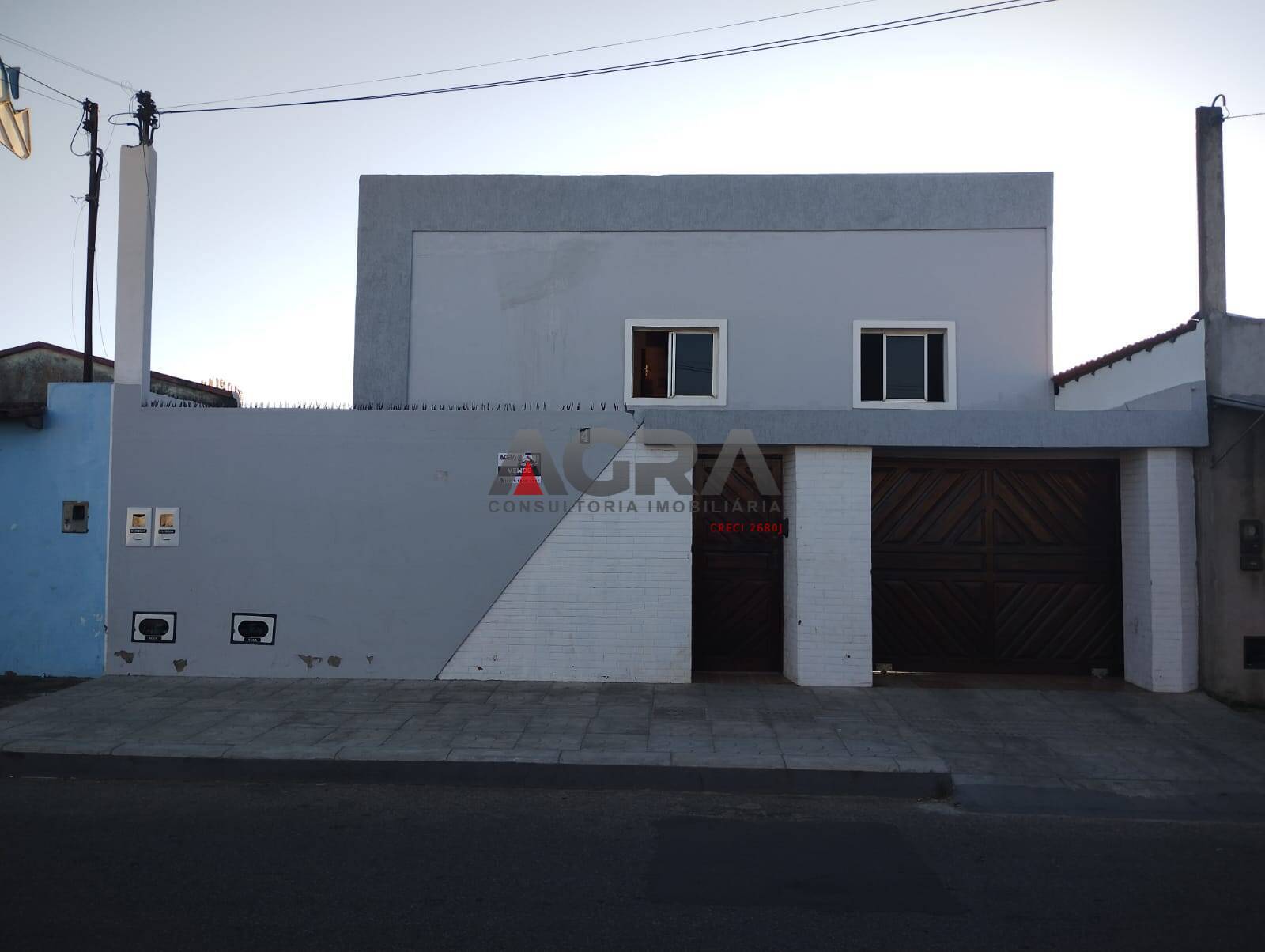 Casa à venda com 4 quartos, 200m² - Foto 1